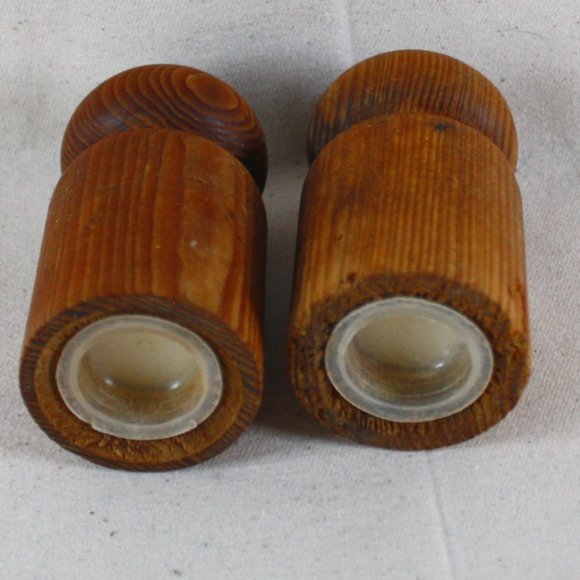 VTG Wooden 1970's Salt & Pepper Shakers hand carved 3 in tall x 1.5 in wide - Picture 2 of 4